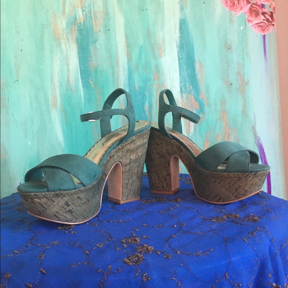 Shoes - Picture 2 of 5